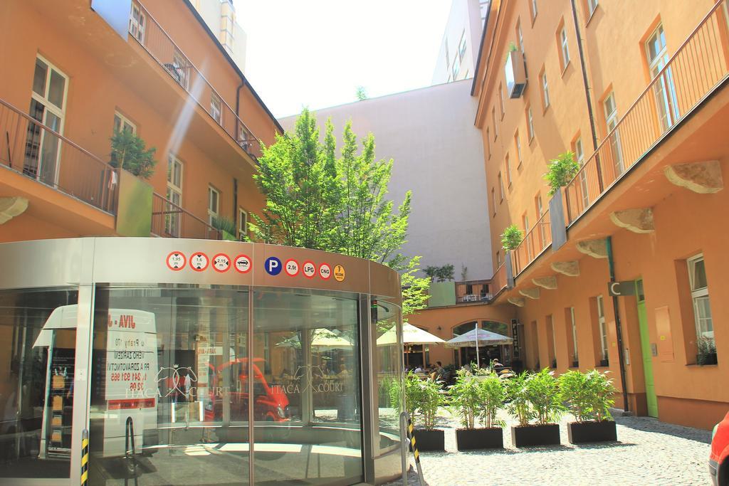 Picasso Apartments Прага Экстерьер фото