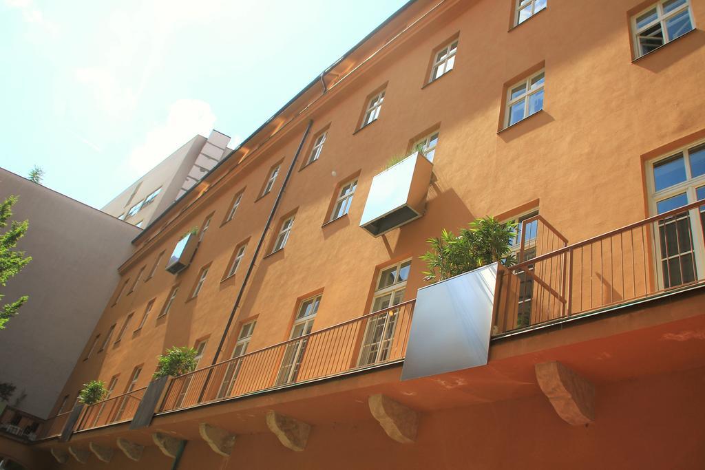 Picasso Apartments Прага Экстерьер фото