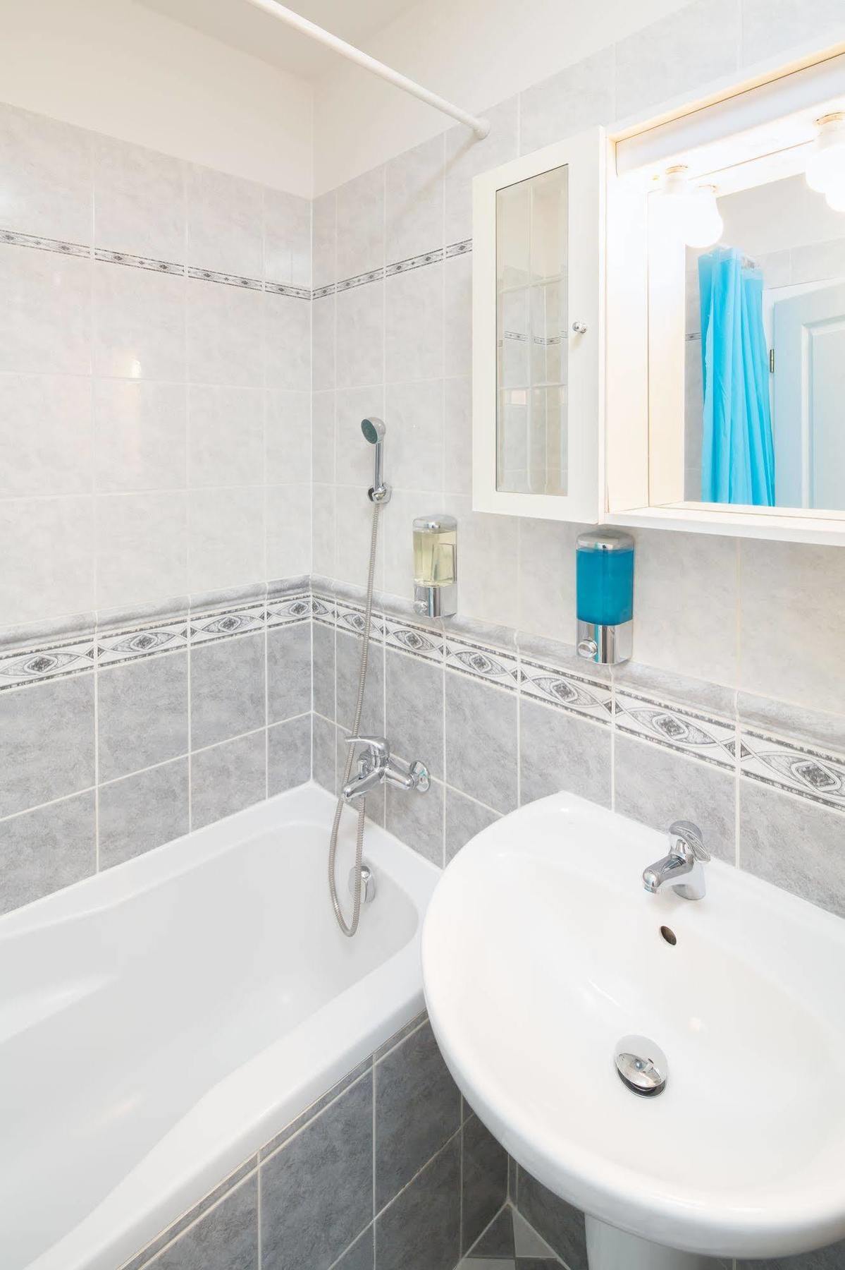 Picasso Apartments Прага Экстерьер фото