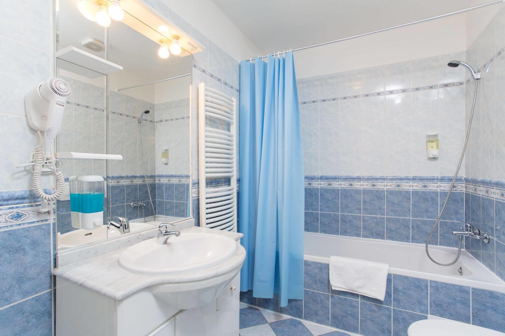 Picasso Apartments Прага Экстерьер фото