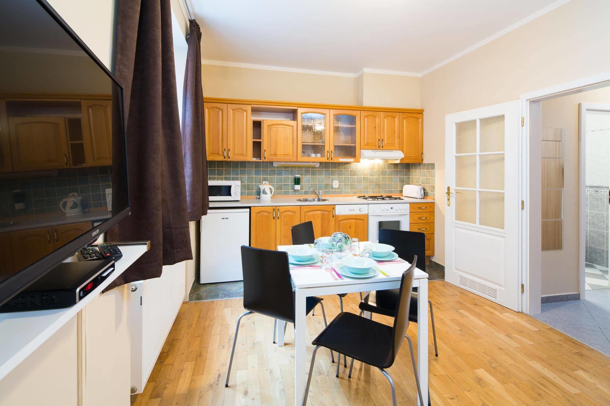 Picasso Apartments Прага Экстерьер фото