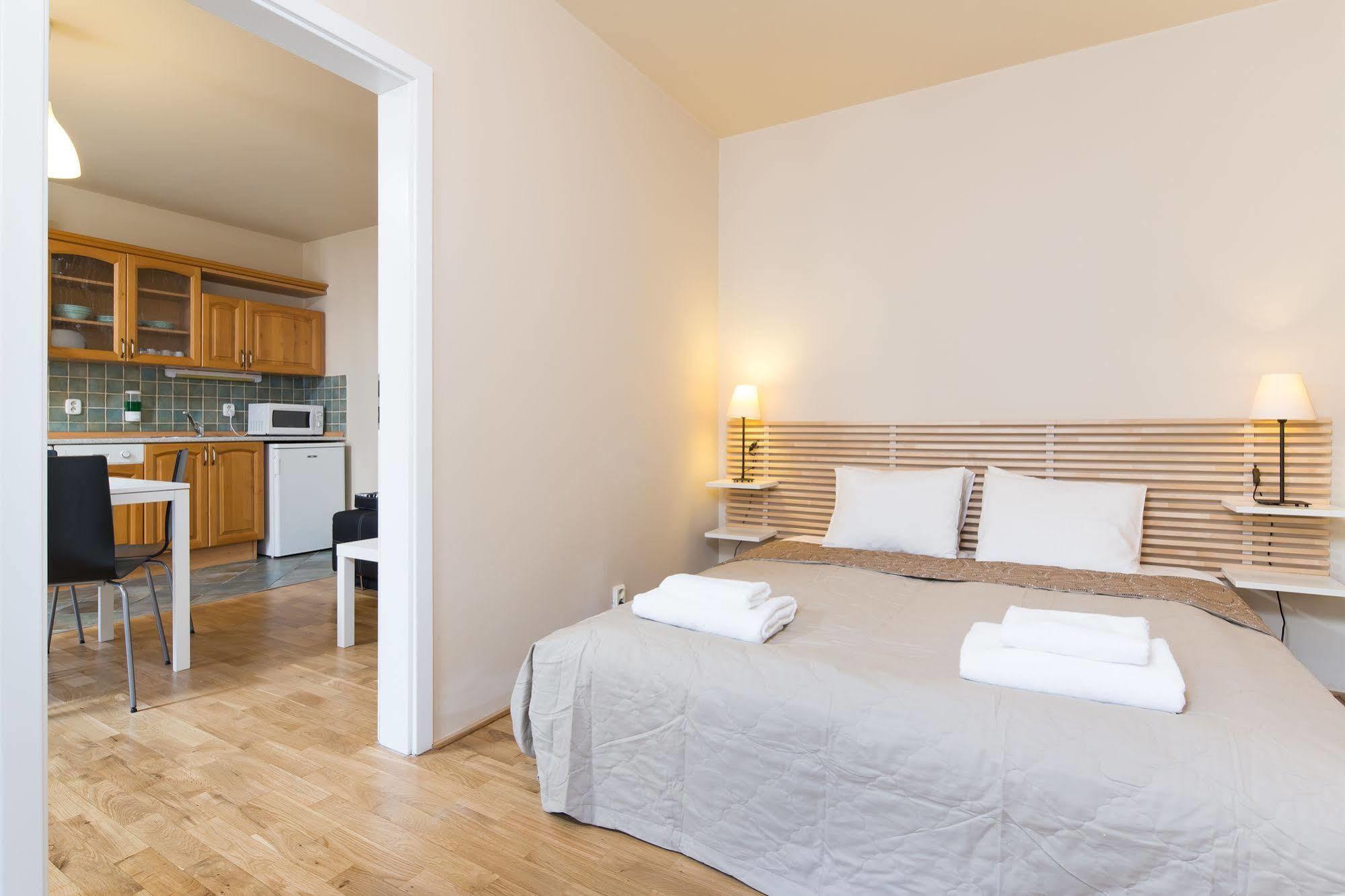 Picasso Apartments Прага Экстерьер фото